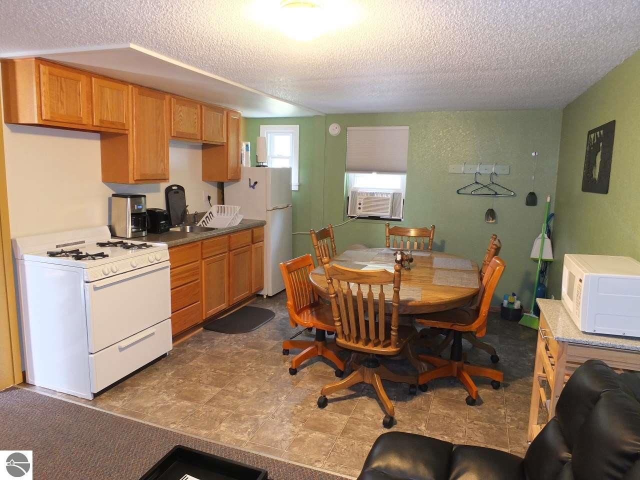 16086 Us Hwy 2, Cooks, MI 49817